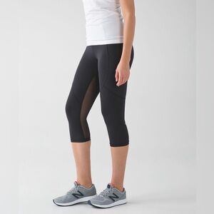 Lululemon Outrun 17" Crop size 8